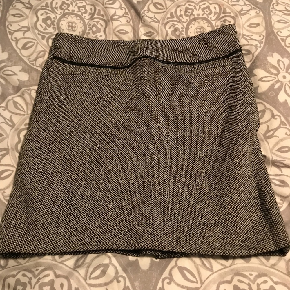 Black and white pencil skirt